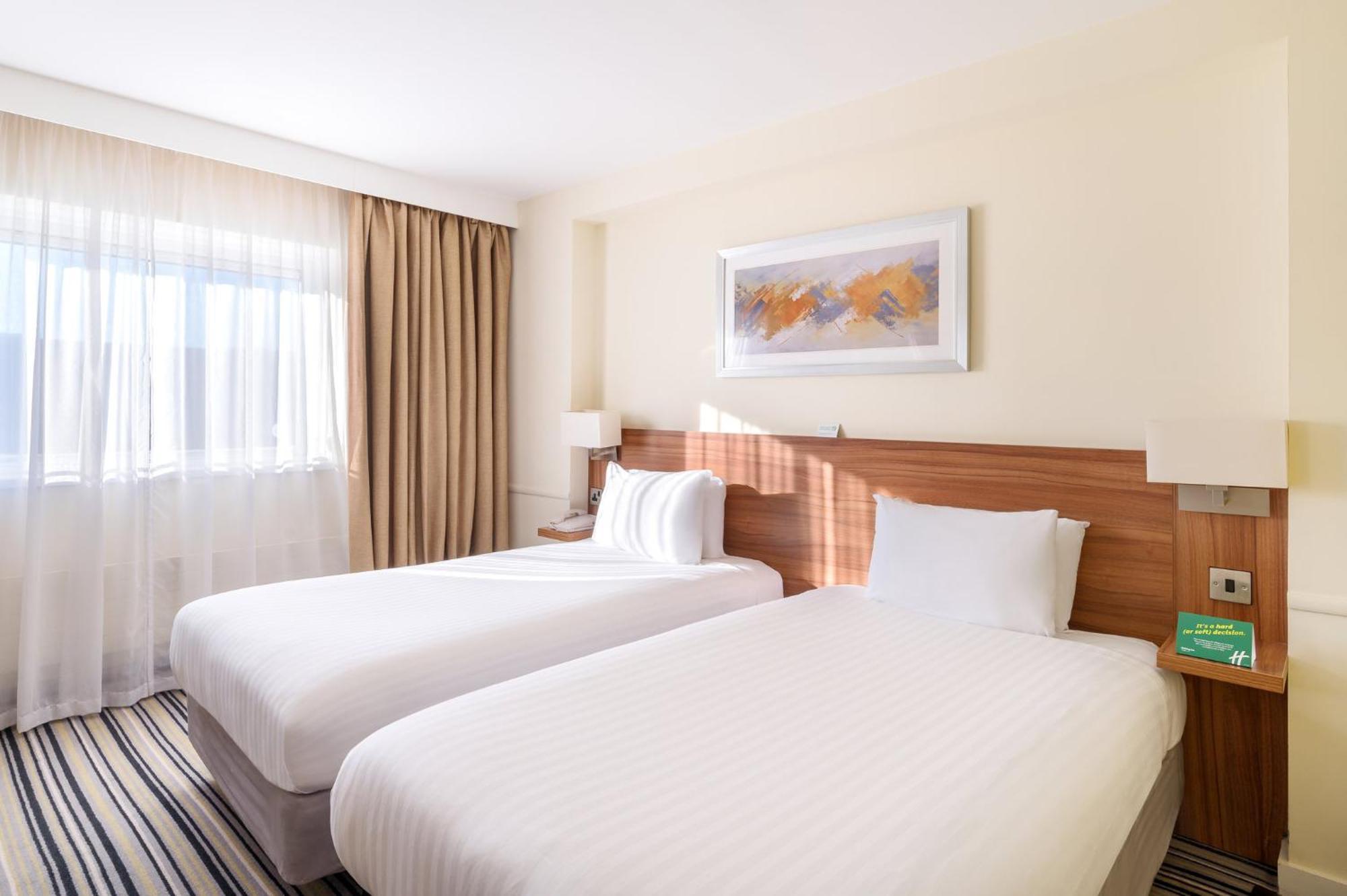 Holiday Inn Ashford Central By Ihg Exterior foto