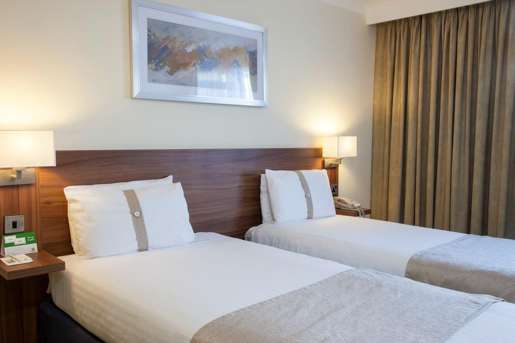 Holiday Inn Ashford Central By Ihg Exterior foto