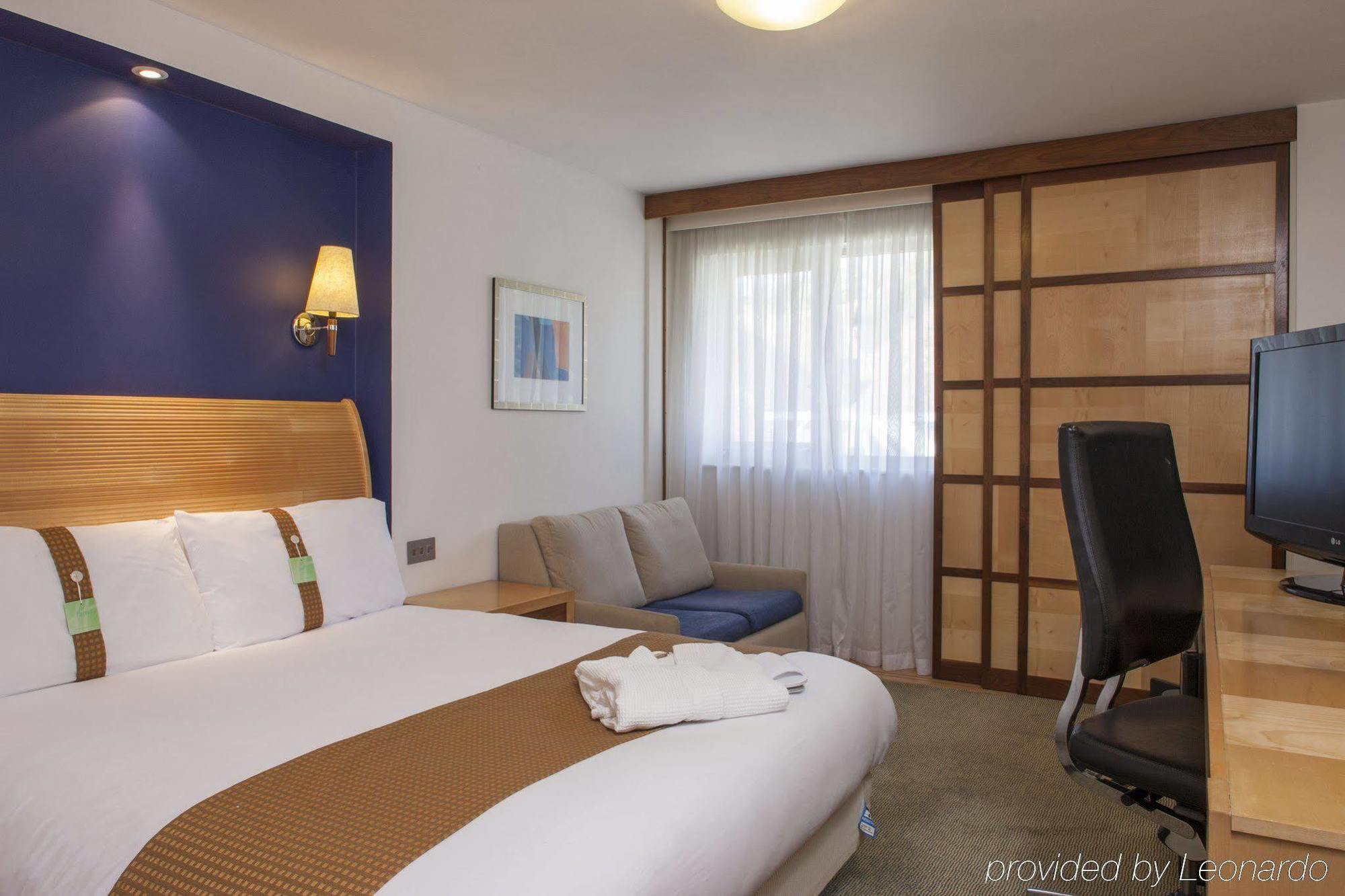 Holiday Inn Ashford Central By Ihg Exterior foto