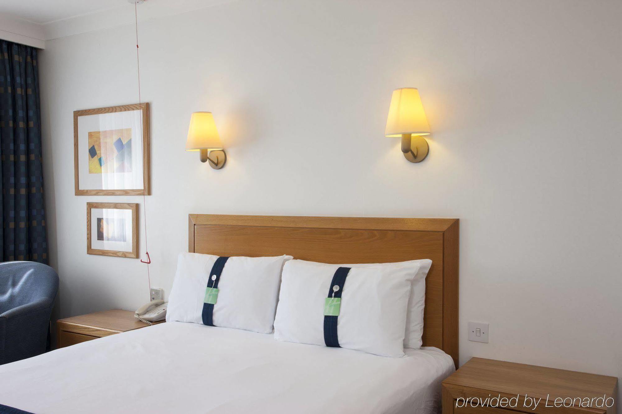 Holiday Inn Ashford Central By Ihg Exterior foto